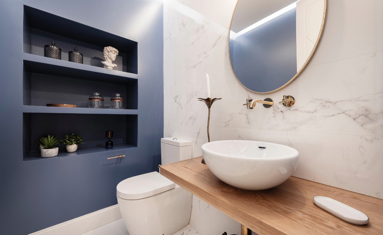 Cloakroom Toilets and Sinks.